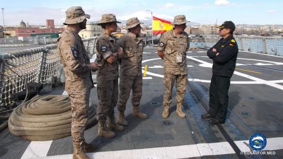 Representatives from the Spanish Detachment Grappa based in Sigonella airbase visited the Spanish Frigate Canarias